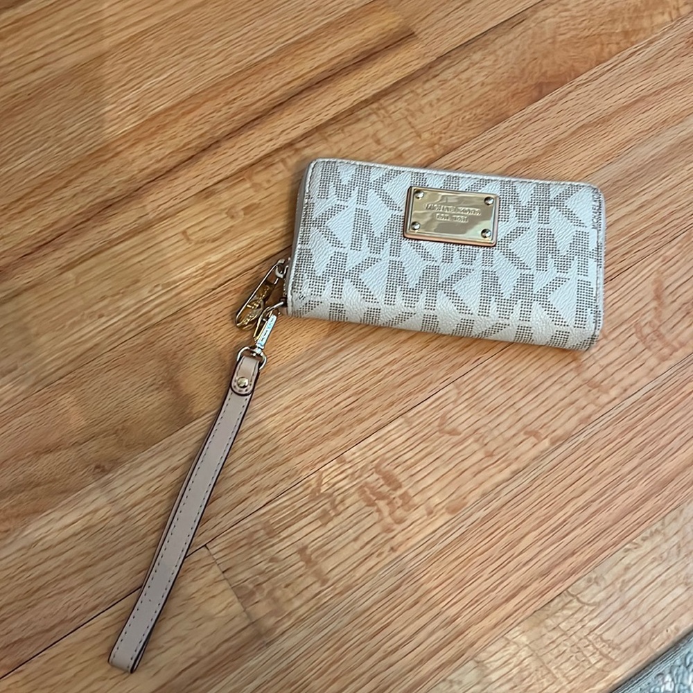 Michael Kors wristlet